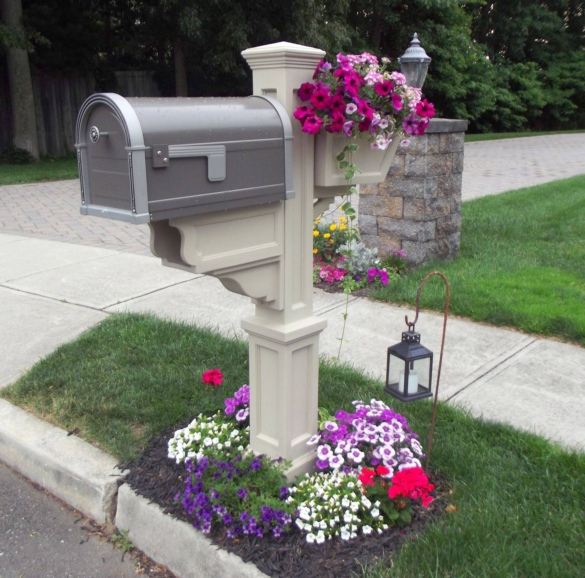 23 Inspiring Mailbox Landscaping Ideas For A Picture-Perfect Entrance - 161