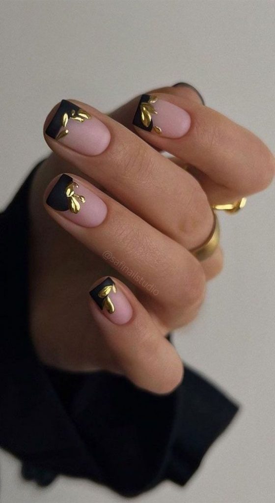 Square nail designs 2025 embrace the chic and timeless appeal: embracing elegance and creativity in every tip