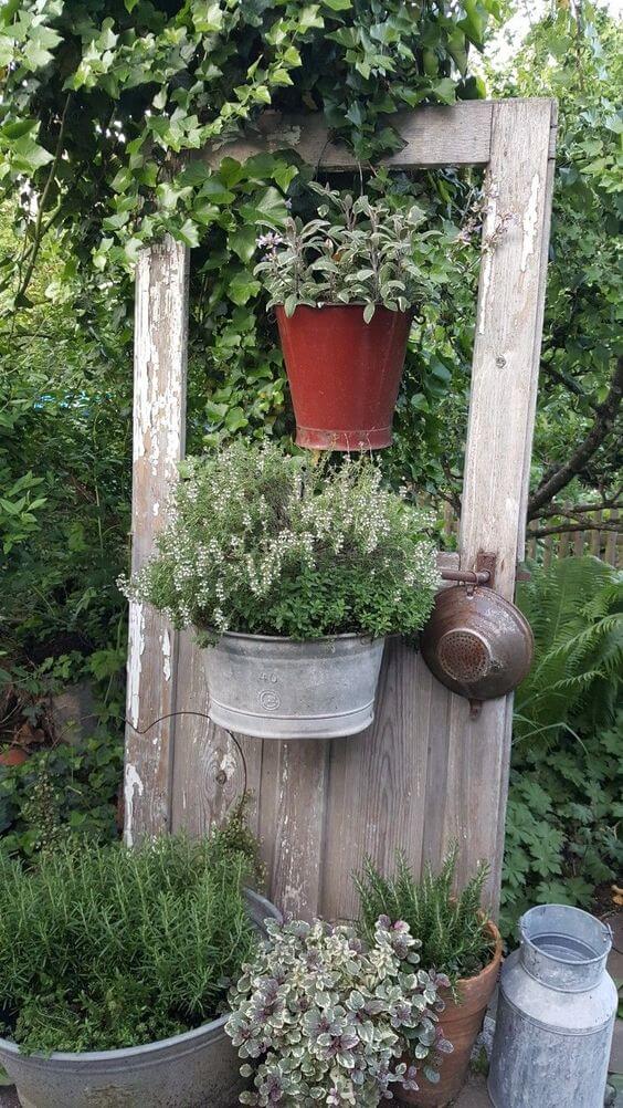 18 DIY Old Door Projects In The Garden