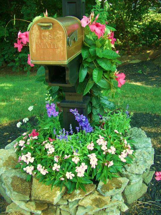 23 Inspiring Mailbox Landscaping Ideas For A Picture-Perfect Entrance - 145