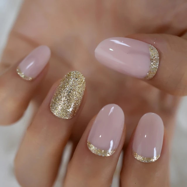 Best 27+ gold and pink nails you must try this year