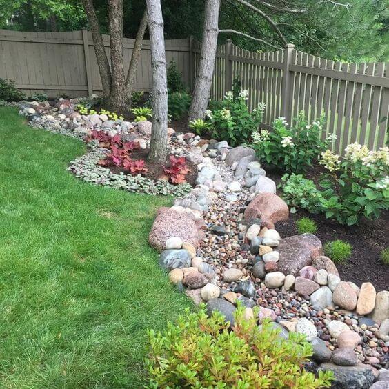 40 Best River Rock Landscaping Ideas for Your Next Outdoor Projects