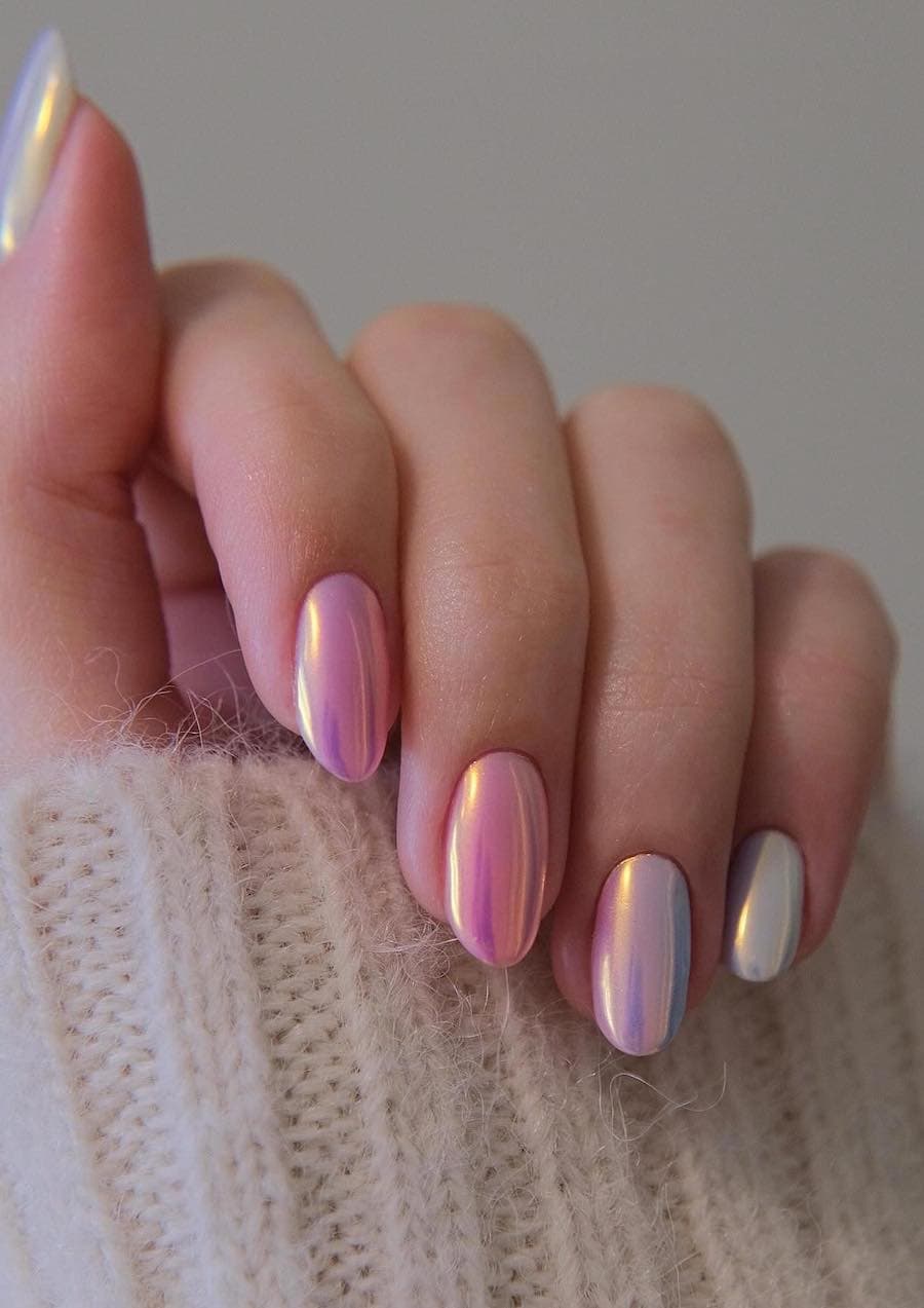 Iridescent chrome nails