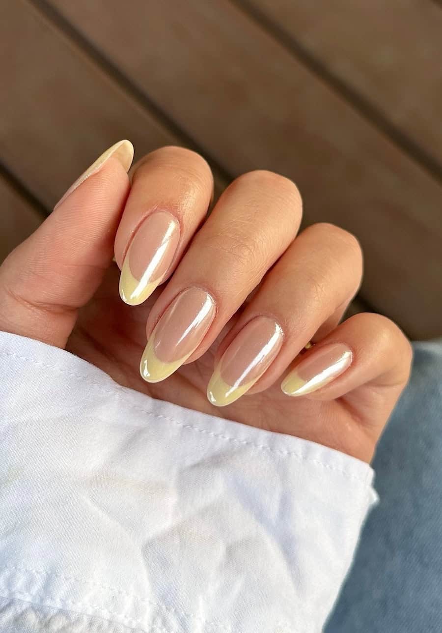 Yellow tips on bare nails with chrome finish