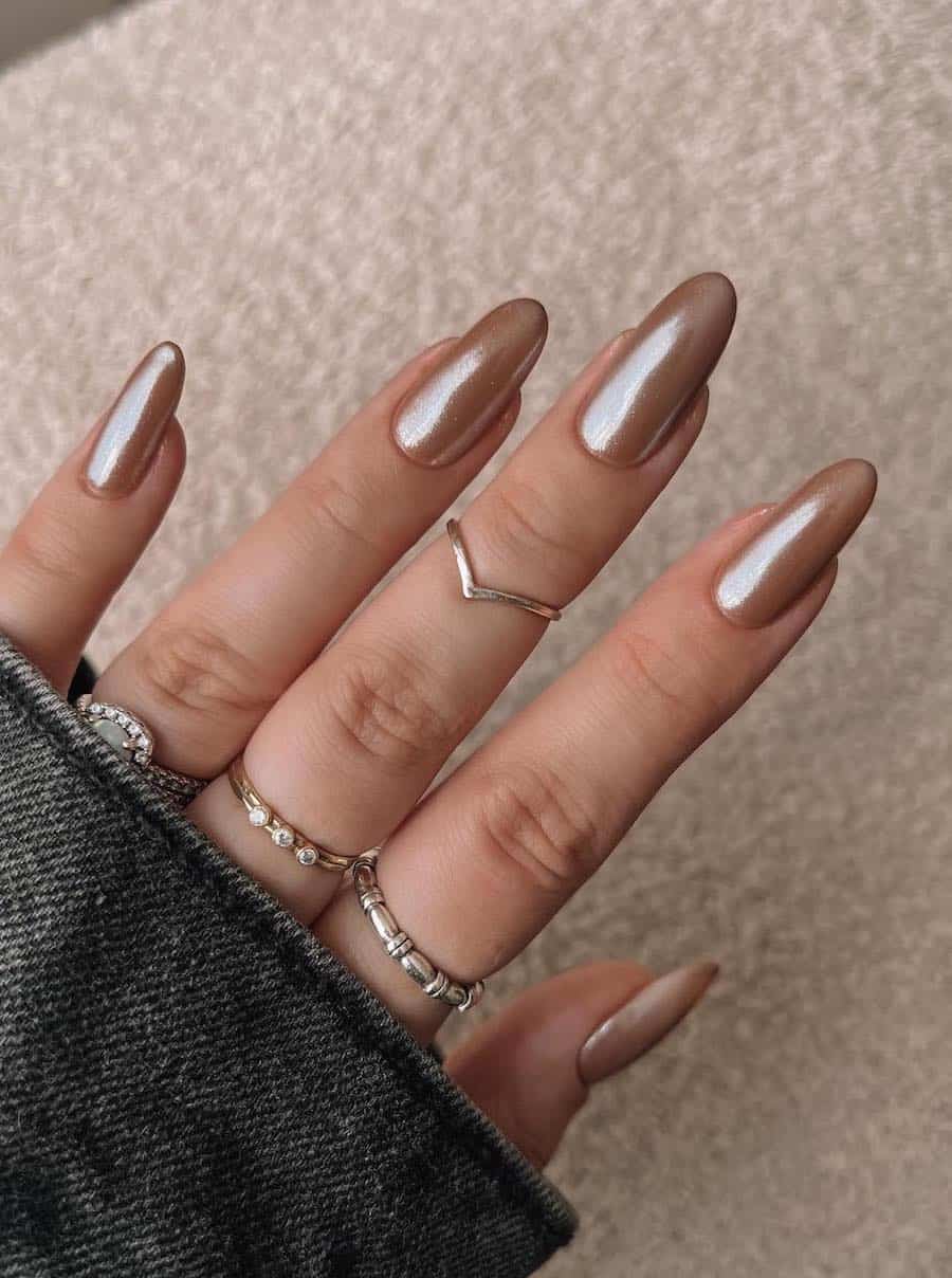 Medium round nails with mocha chrome color
