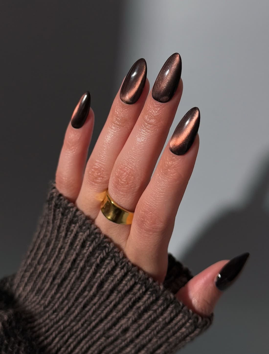 Long brown cat eye almond nails