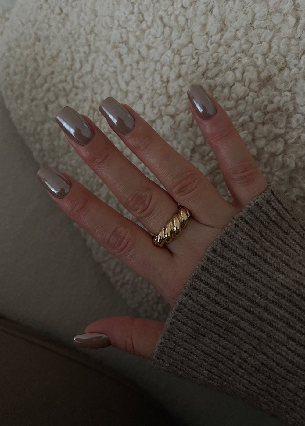 Medium sized chrome brown nails