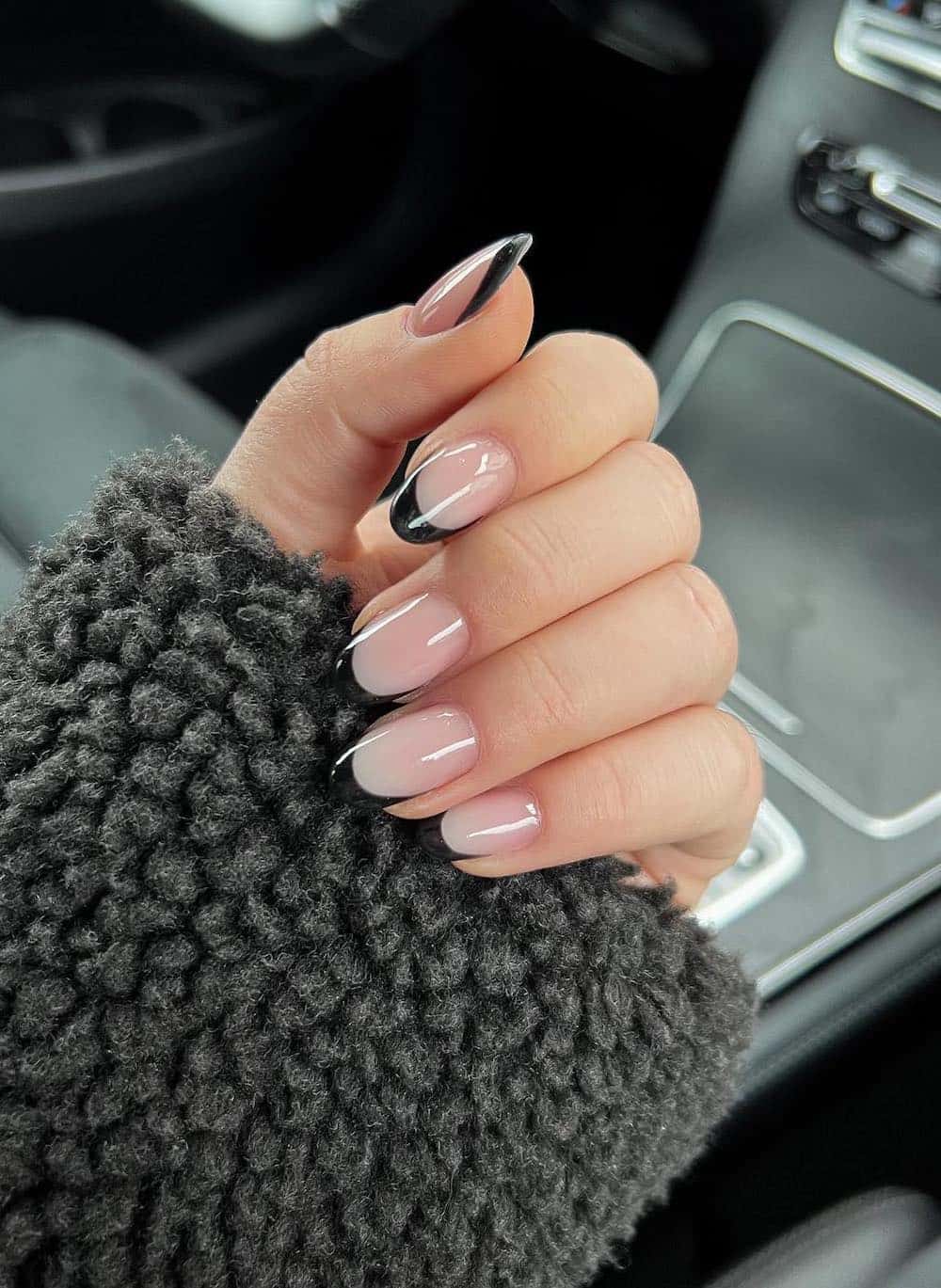 Short bare nails with black tips