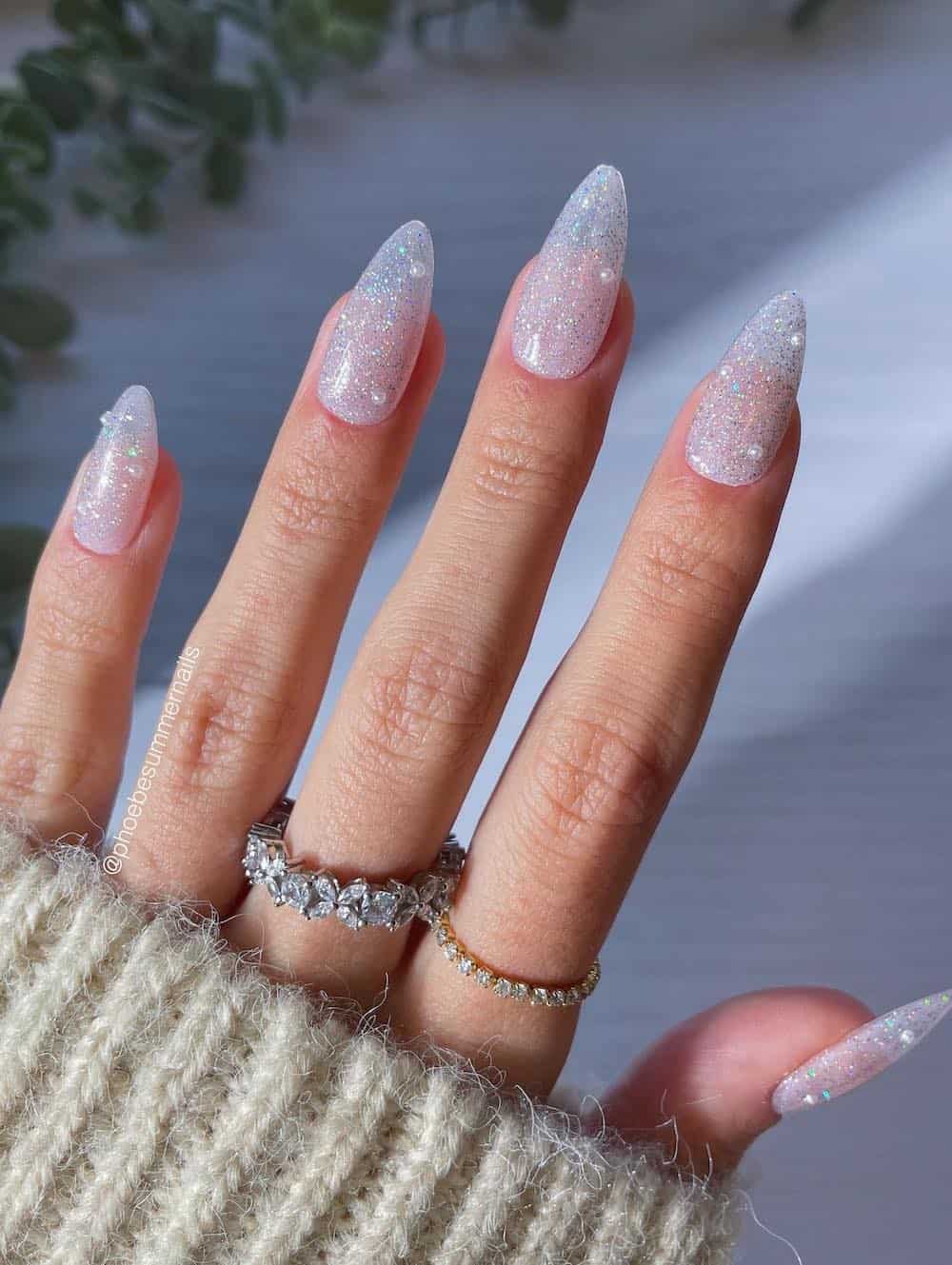 Sparkling almond nails with pearls