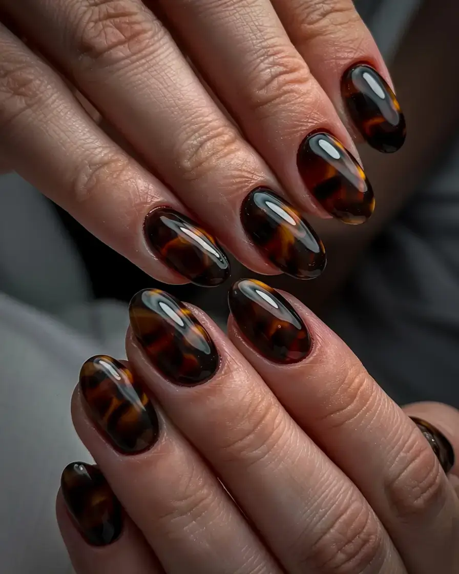 fall tortoiseshell nails 2025 Classic Glossy Tortoiseshell